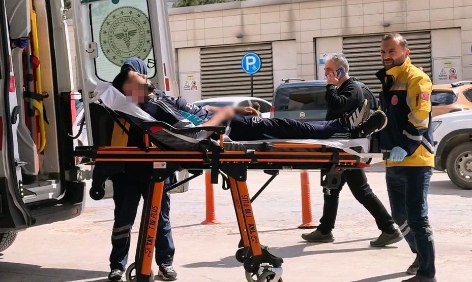 Halı sahada faul tartışması. Ensesinden bıçakladı