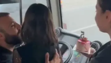 Halk otobüsü şoförü babaya, kızlarından sürpriz

