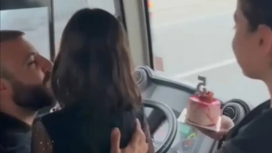 Halk otobüsü şoförü babaya, kızlarından sürpriz

