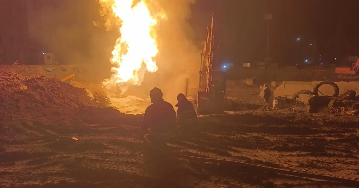Altyapı kazısında doğalgaz borusu patladı, 2 işçi yaralandı