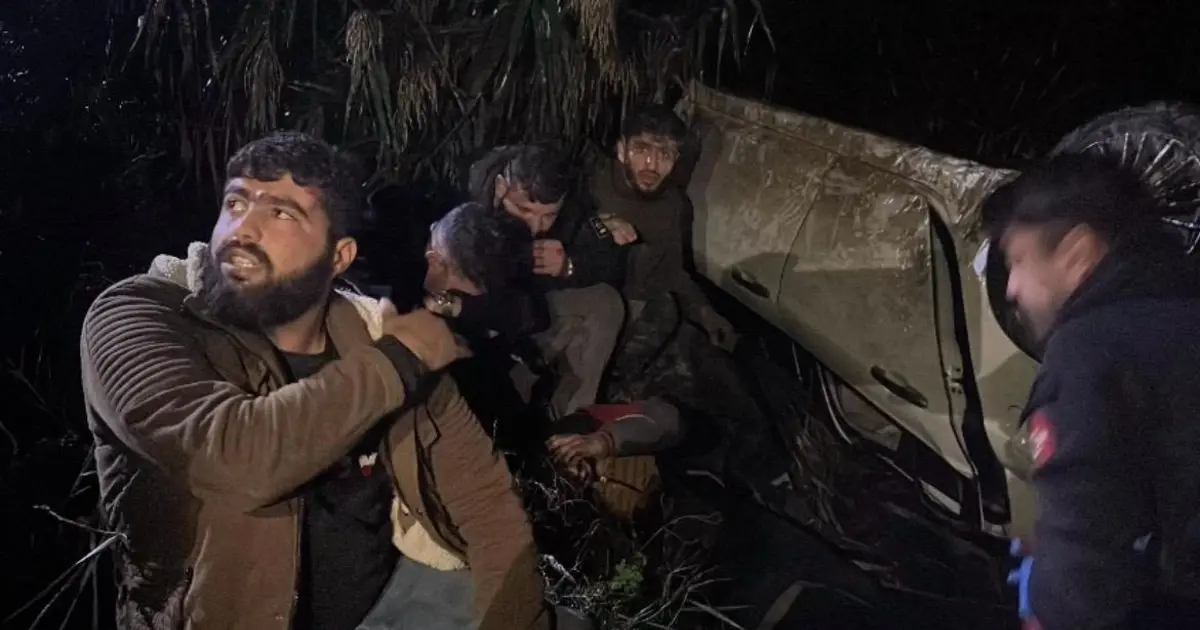 Polisten kaçarken nehre uçtu, izinden 9 kaçak göçmen çıktı