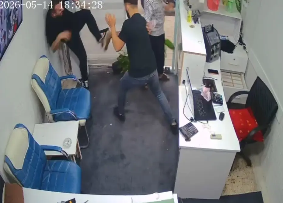 Döviz bürosuna silahlı saldırı: Saldırganla boğuşarak tabancasını tuttu, hayatta kaldı 