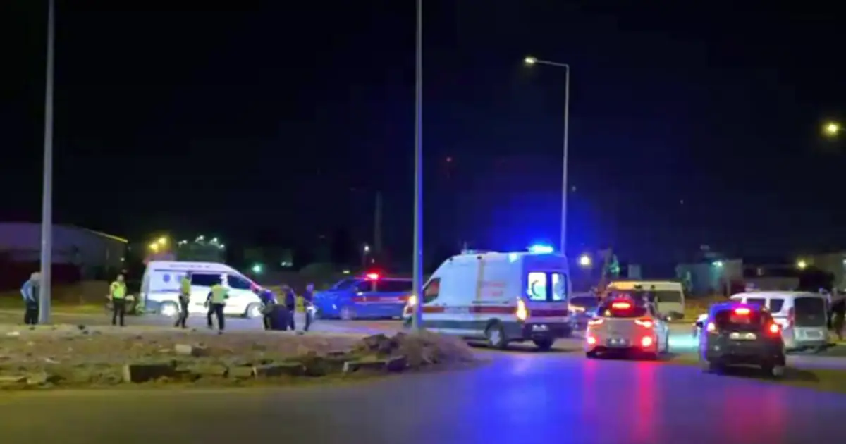 Düğün konvoyunda gelin ve damadın yakınları çatıştı