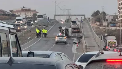 Hatay'da minibüs ile otomobil çarpıştı: 11 yaralı