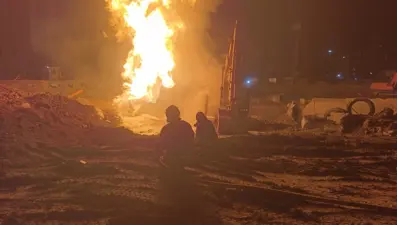 Altyapı kazısında doğalgaz borusu patladı, 2 işçi yaralandı