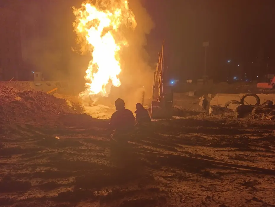 Altyapı kazısında doğalgaz borusu patladı, 2 işçi yaralandı