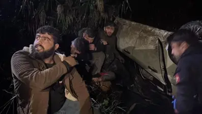 Polisten kaçarken nehre uçtu, içinden 9 kaçak göçmen çıktı