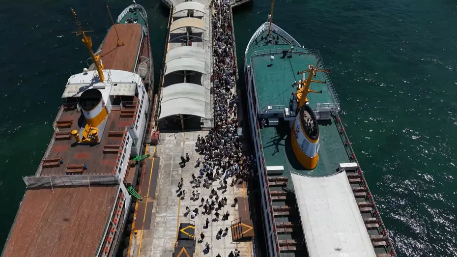 Büyükada'da yaz yoğunluğu başladı. 