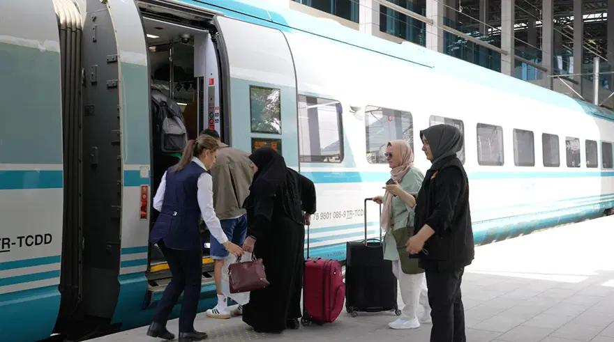 HER 3 KİŞİDEN 1'İ İSTANBUL'DAN GİDİYOR 3