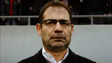 Ayrılığa herkes şaşırmıştı, nedeni aylar sonra açıklandı. "Ayağa kalkmadığı için görevden alındı"