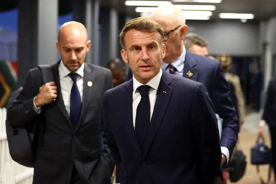 Macron, Fransa'daki liseli protestolarının siyasi odaklarca istismar edildiğini savundu