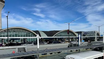 ABD'de havalimanında bıçaklı saldırgan dehşeti