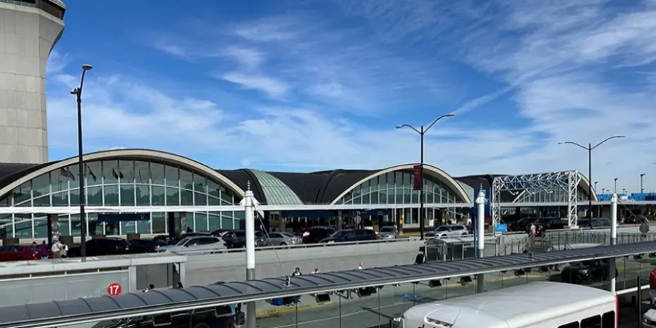 ABD'de havalimanında bıçaklı saldırgan dehşeti