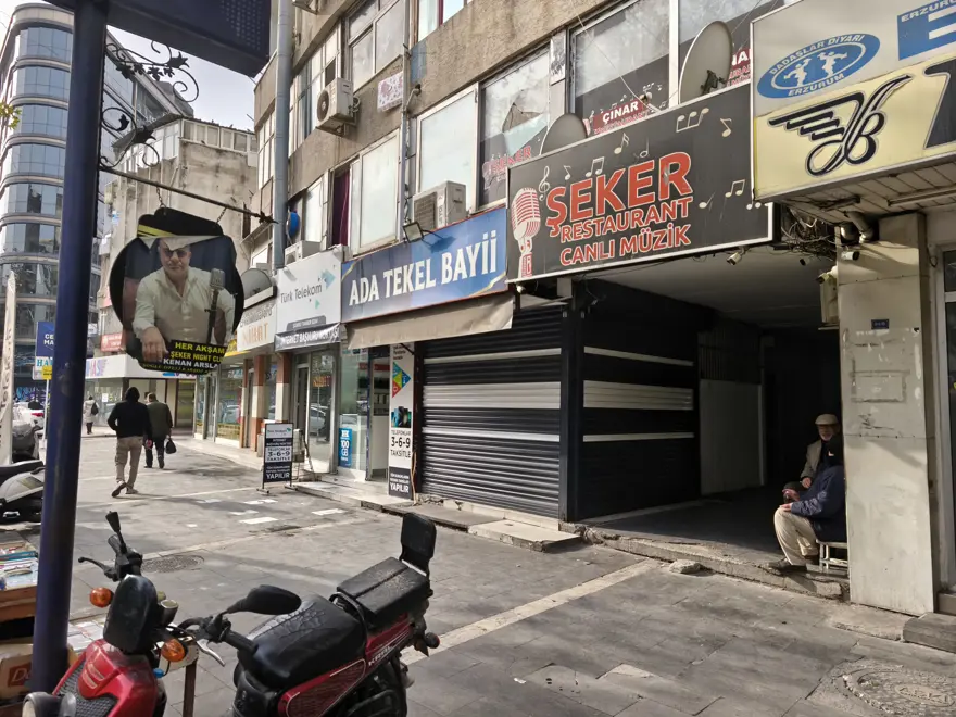 Hesabı ödemeyince mekandan atıldı, geri dönüp şarkıcıyı öldürdü 