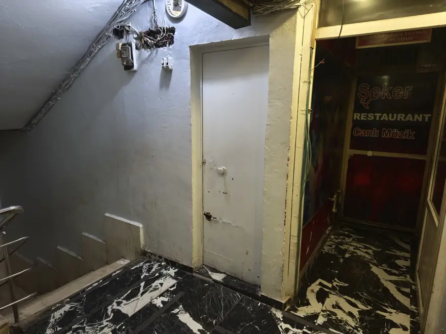 HESABI ÖDEMEYİNCE DIŞARI ATILDI 1