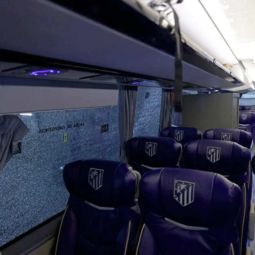 MAÇ SONU ATLETICO OTOBÜSÜNE SALDIRI 3