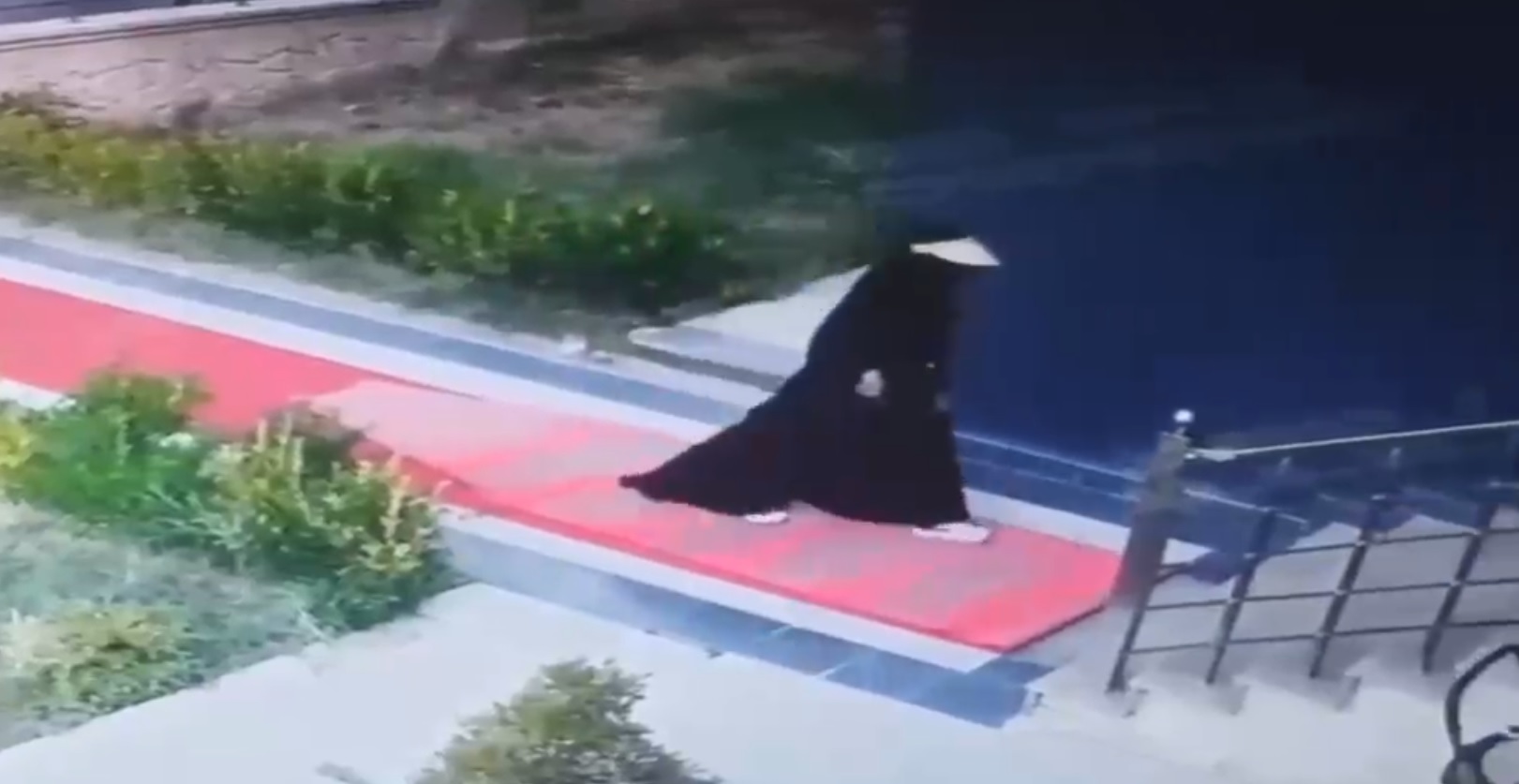 260 yıl hapis cezasıyla aranan hırsız kaçmaya çalıştığı otobüste yakalandı