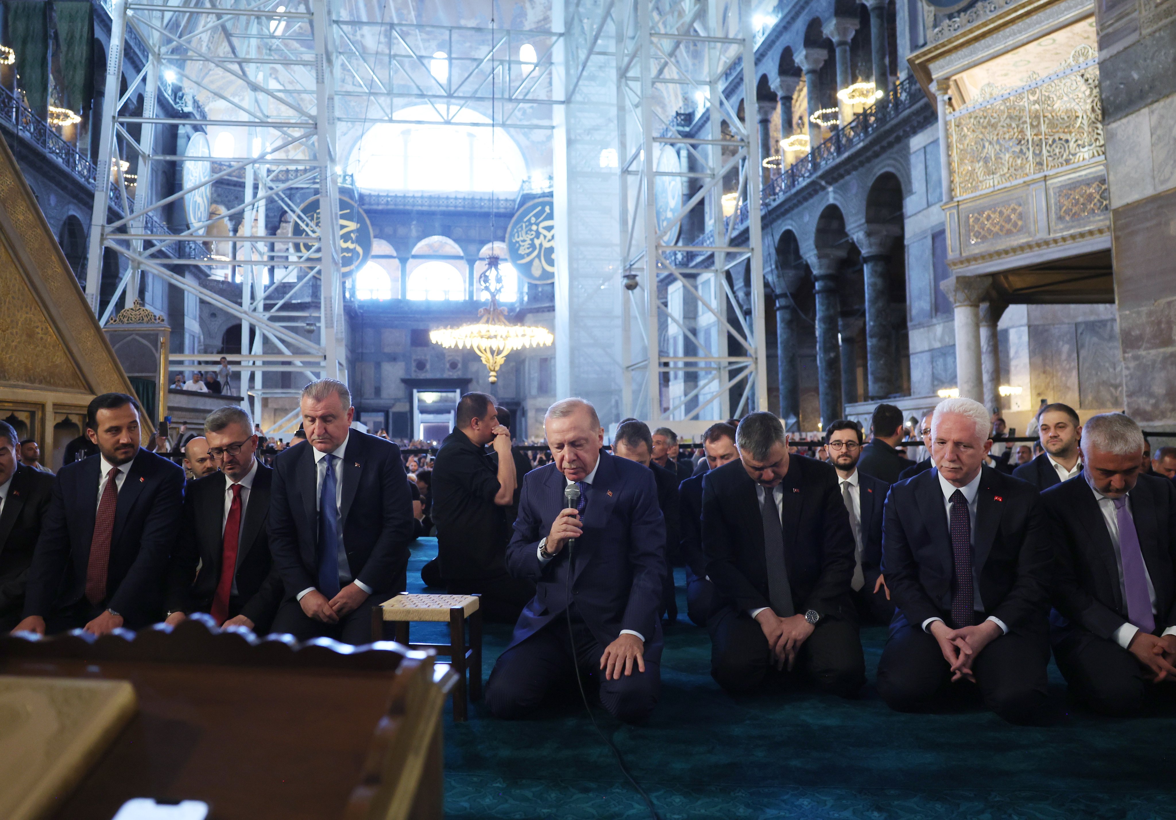 Cumhurbaşkanı Erdoğan Ayasofya'da: "Bu akşam İstanbul bir başka güzel olacak"