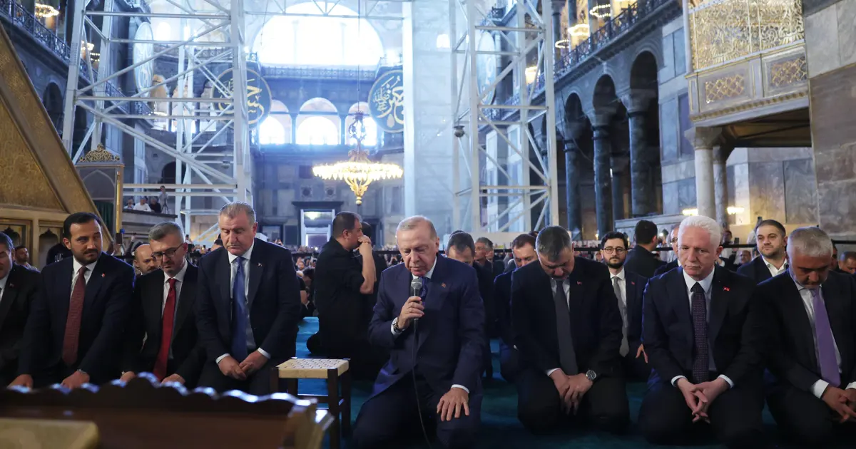 Cumhurbaşkanı Erdoğan Ayasofya'da: "Bu akşam İstanbul bir başka güzel olacak"