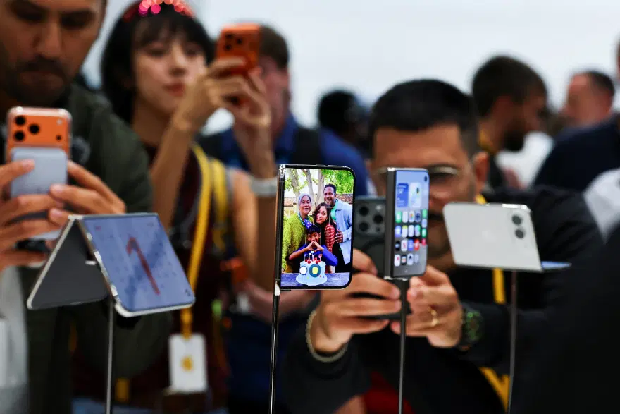 Apple yeni iPhone modellerini tanıttı, Samsung dalga geçti 3