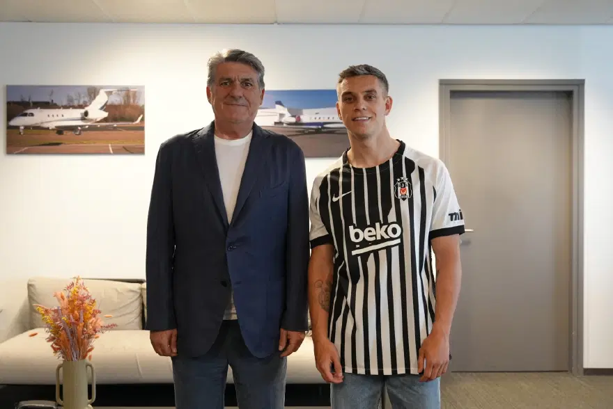 Beşiktaş, uzun süredir beklenen transferi resmen açıkladı. Leandro Trossard'da mutlu son Beşiktaş, uzun süredir beklenen transferi resmen açıkladı. Leandro Trossard'da mutlu son
