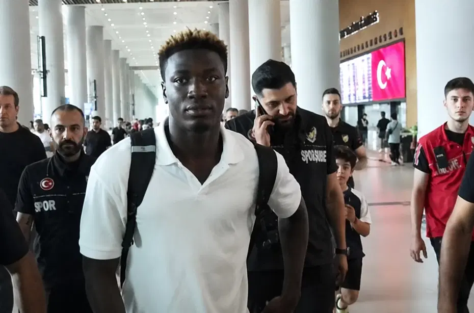 Fenerbahçe'nin yeni transferi Kojo Peprah Oppong, İstanbul'a geldi