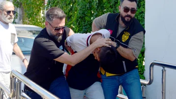 Husumetlilerine ateş açtı, yoldan geçen 19 yaşındaki genci öldürdü