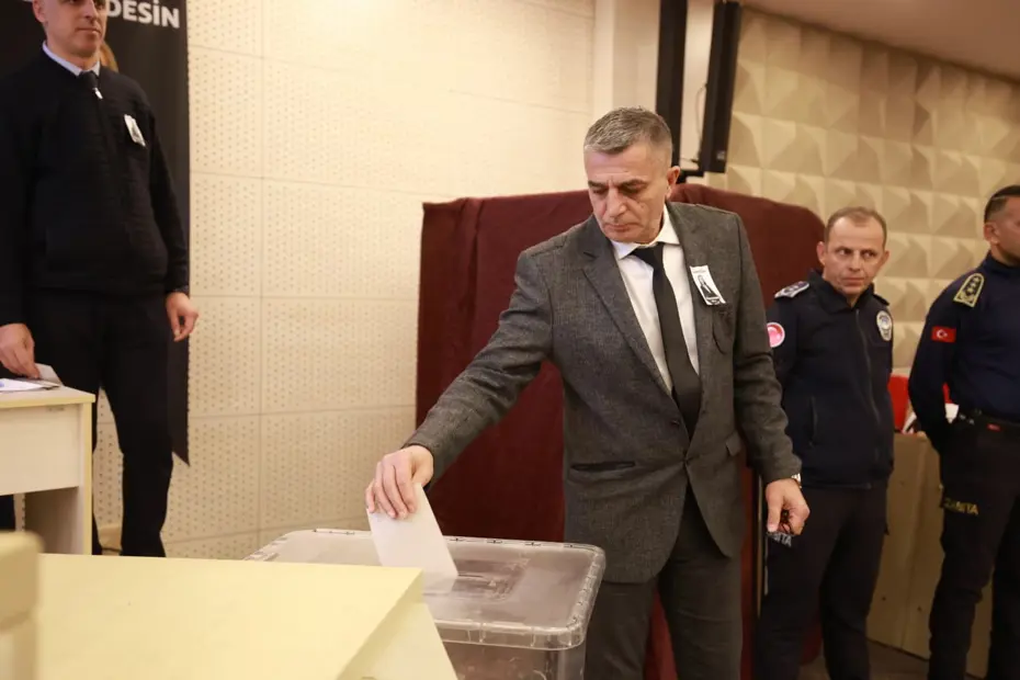 Gülşah Durbay'ın vefatının ardından Şehzadeler'in yeni belediye başkanı Hakan Şimşek oldu