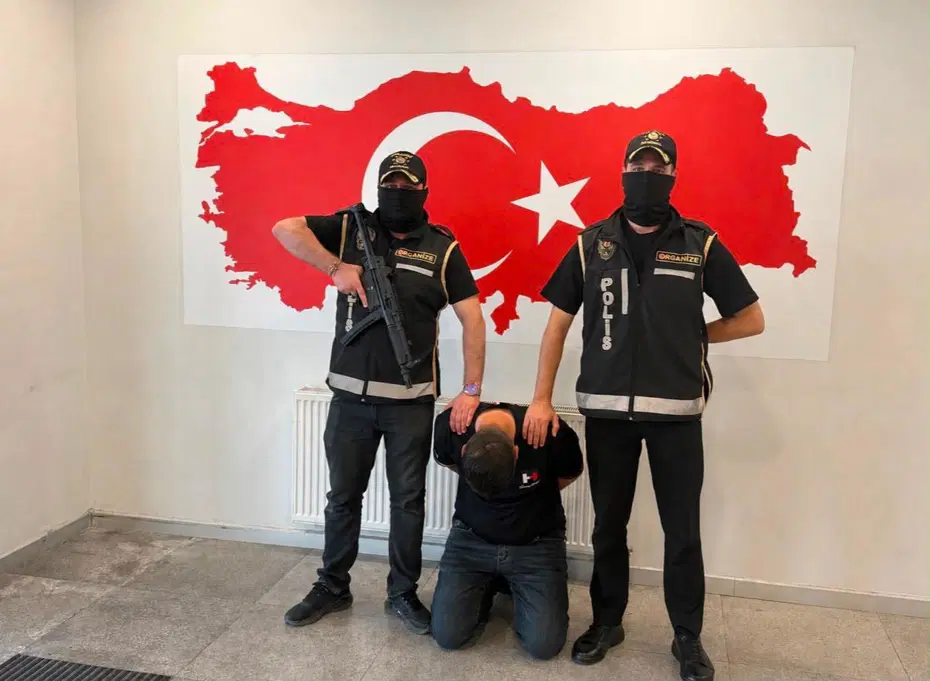 Bakü'de yakalanan suç örgütü şüphelisi Türkiye'ye getirildi