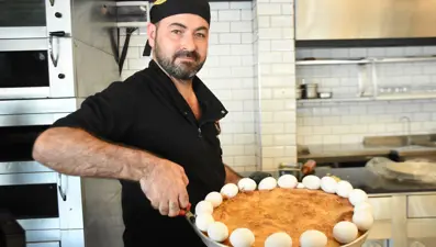 İki kiloluk dev boyoz yaptı, satış fiyatı 600 lira