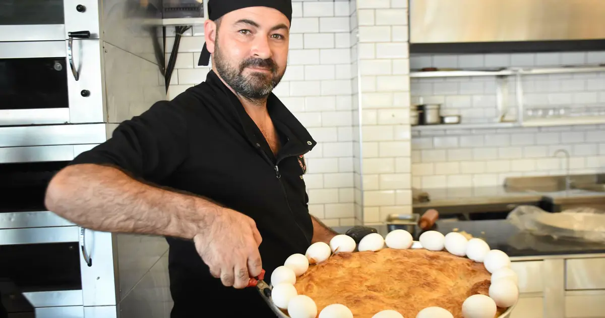 İki kiloluk dev boyoz yaptı, satış fiyatı 600 lira