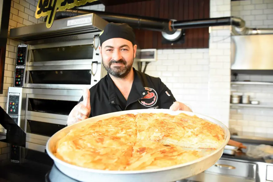 İki kiloluk dev boyoz yaptı, satış fiyatı 600 lira 1