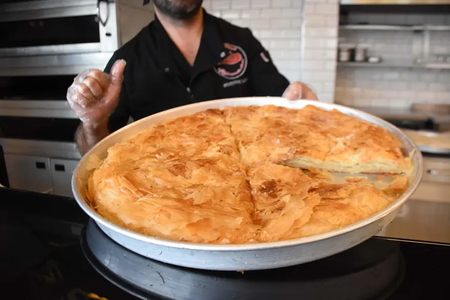 İki kiloluk dev boyoz yaptı, satış fiyatı 600 lira 