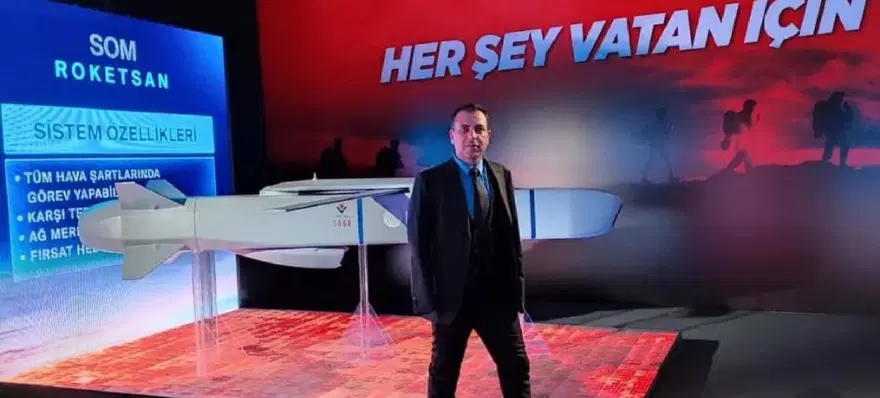 Çocuk yaşta iki kolunu da kaybetmişti. Ağzındaki kalemle çizdi, KAAN'a imza attı 1