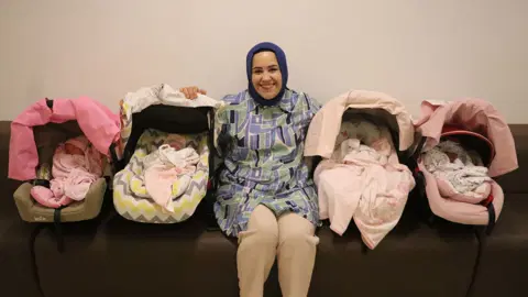 İkinci çocuk isterken, dördüzleri oldu: "Şaşkınız"