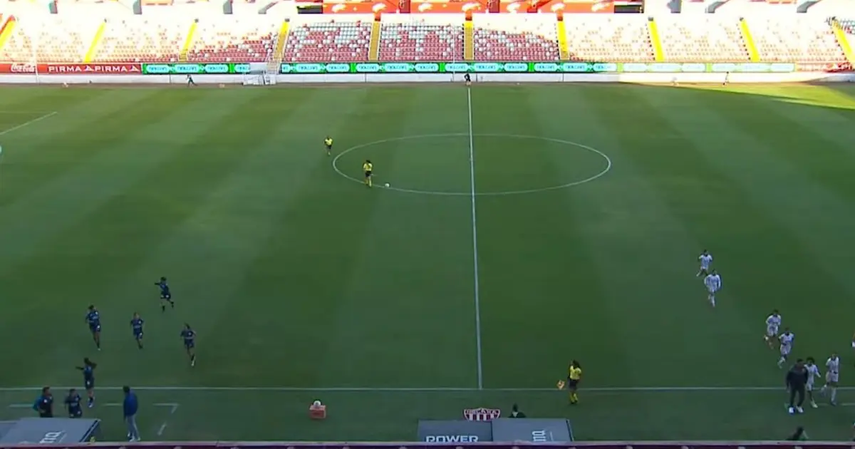 Hakem maçı durdurdu, futbolcular koşarak kaçtı. Dünya Kupası için gözler FIFA'da