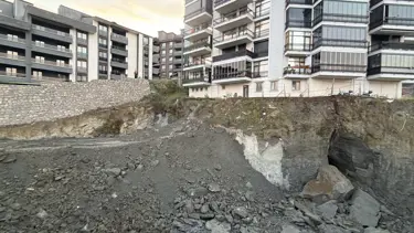 Bartın'da toprak kayması! 24 daireli apartman tahliye edildi