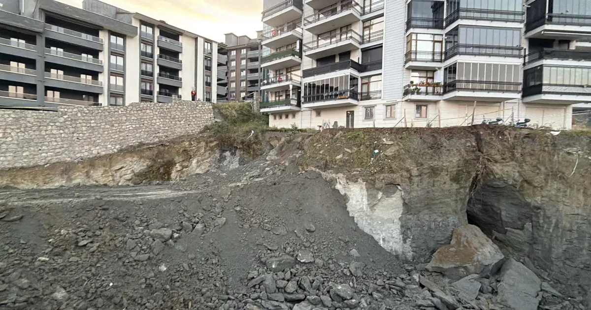 Bartın'da toprak kayması! 24 daireli apartman tahliye edildi