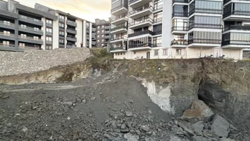 Bartın'da toprak kayması! 24 daireli apartman tahliye edildi
