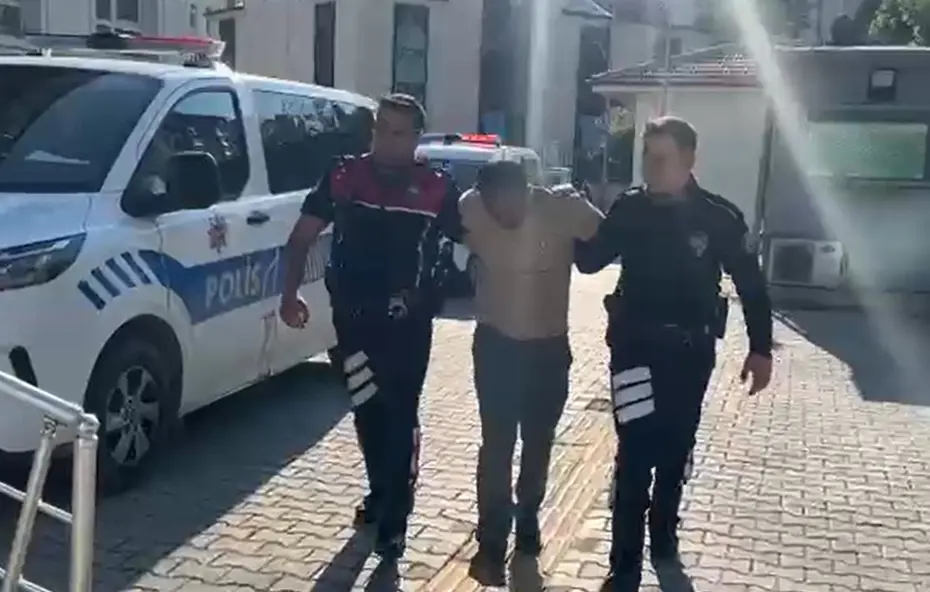 Interpol kırmızı bültenle arıyor. Sahte kimlikle Kütahya'da yakalandı
