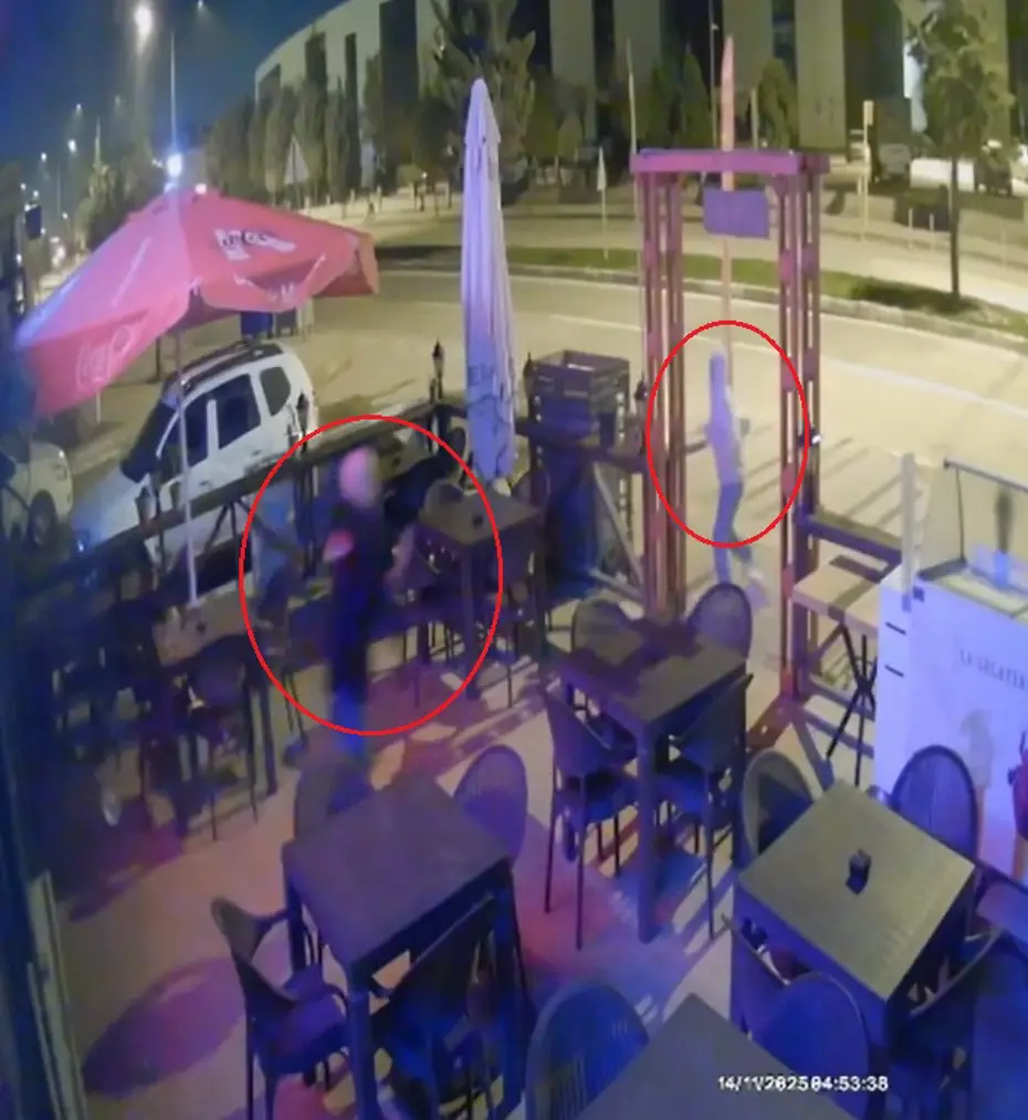 Hırsıza pusu kurup gelince sopayla kovaladı