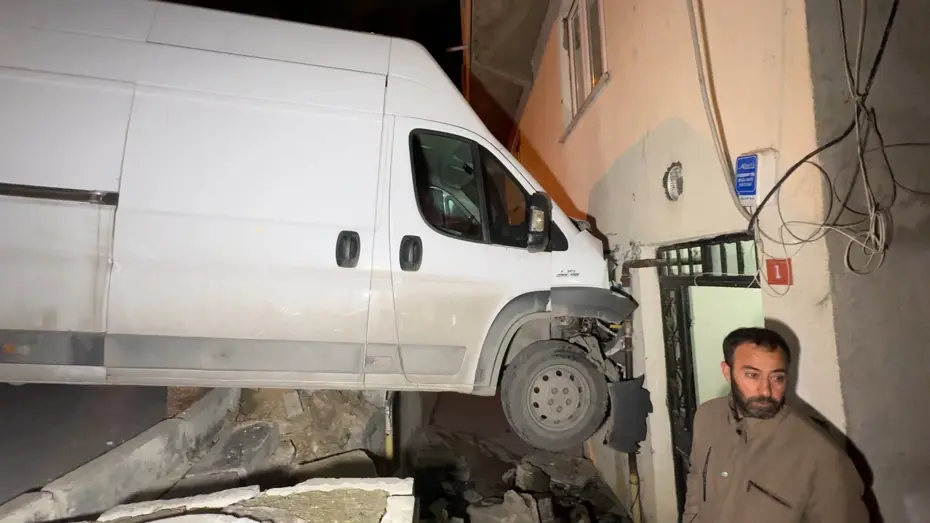 Yatak odasında korkutan trafik kazası