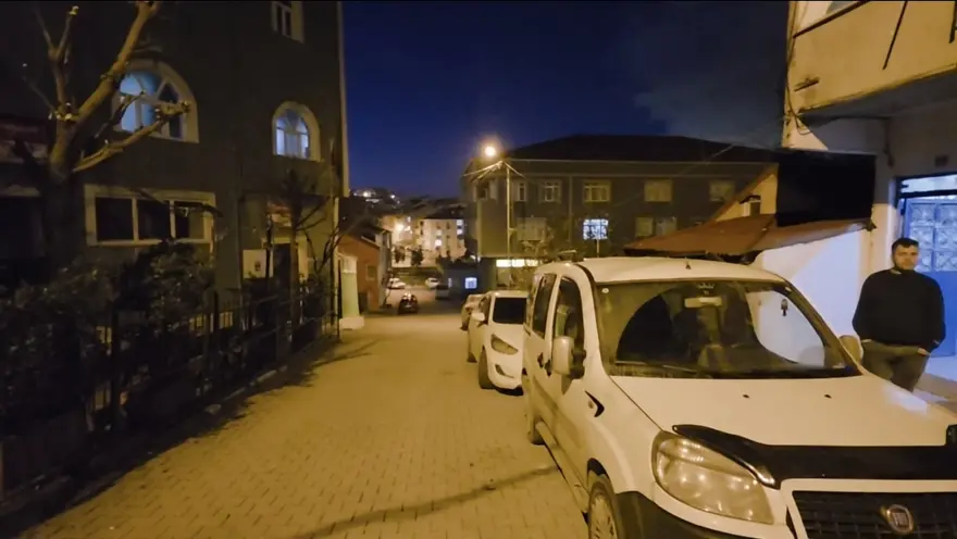 4 yaşındaki çocuk ve annenin dehşet anları. Silahla girip ağızlarını bantladılar 1 4 yaşındaki çocuk ve annenin dehşet anları. Silahla girip ağızlarını bantladılar 1