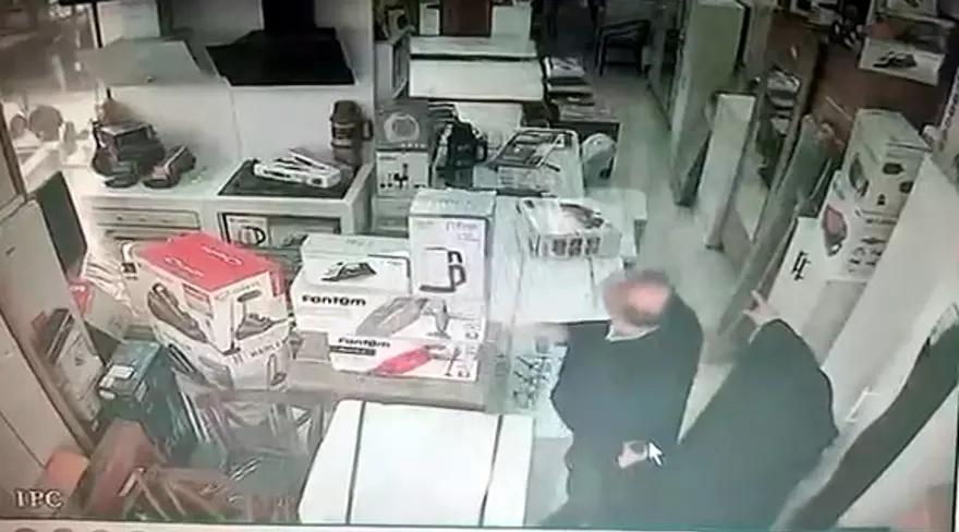 Dikkat dağıtıp saç düzleştiriciyi çarşafa sarıp çaldılar 2