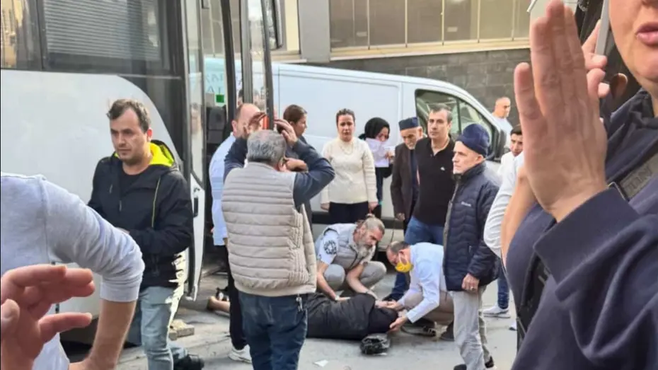 Eşinin kullandığı midibüsün altında kalan kadın hayatını kaybetti