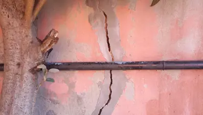 Beykoz'da duvarlarında çatlak oluşan 2 bina tahliye edildi