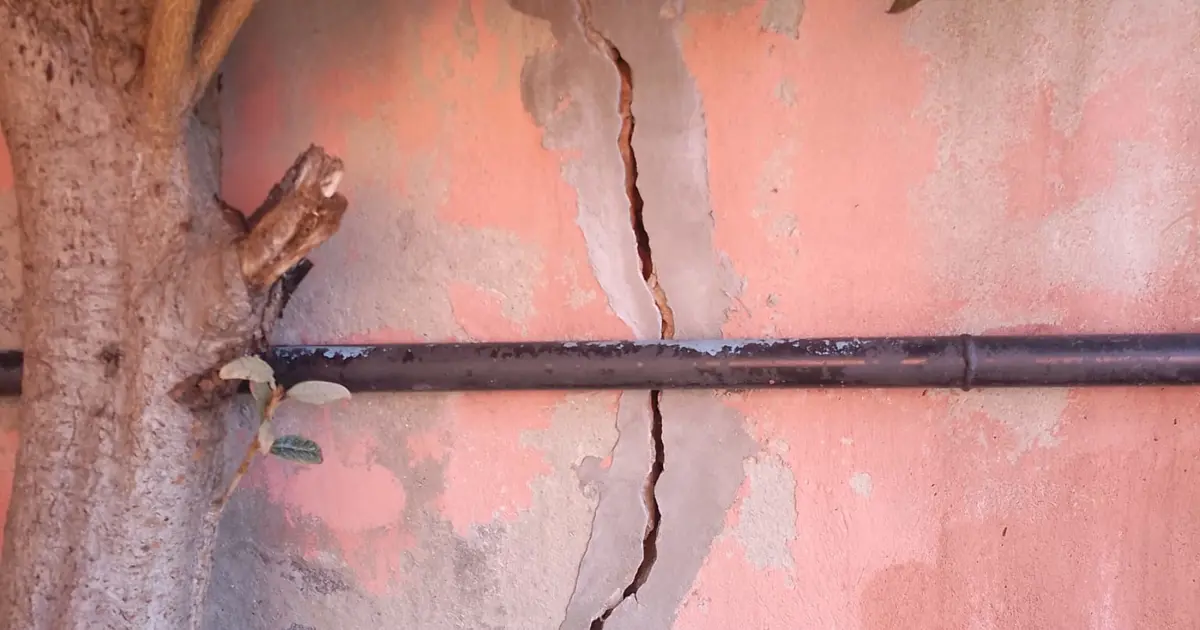 Beykoz'da duvarlarında çatlak oluşan 2 bina tahliye edildi