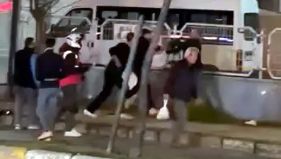 Motokuryenin arkadaşlarından kasklı dayak