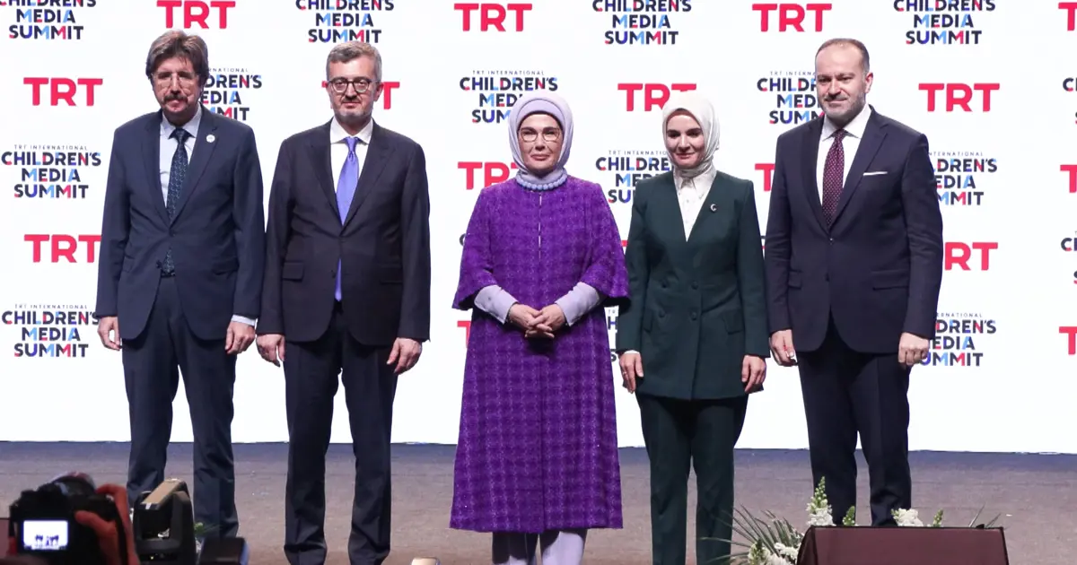 Emine Erdoğan'dan "sosyal medya" ve "dijital oyun" uyarısı