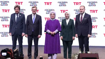 Emine Erdoğan'dan "sosyal medya" ve "dijital oyun" uyarısı